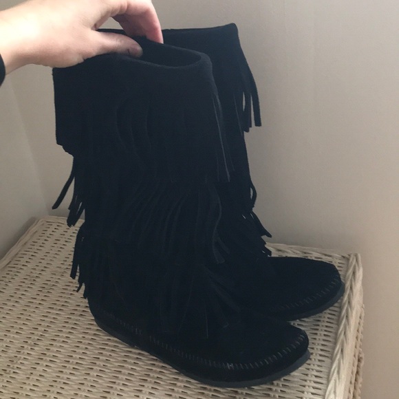Minnetonka Calf Hi 3 Layer Fringe Boot - Picture 2 of 5